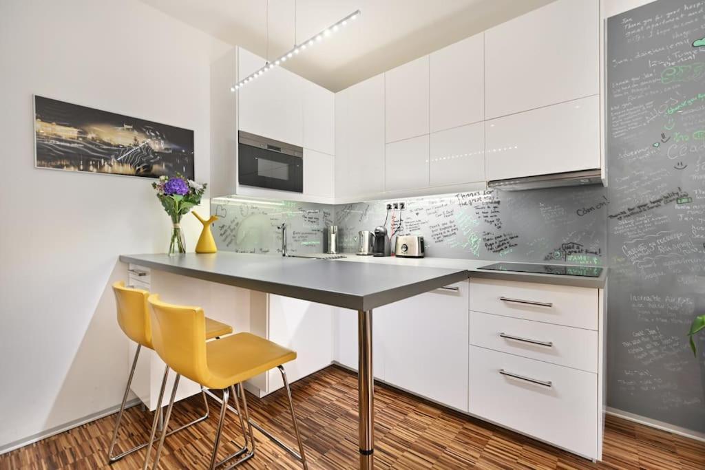 Smart & Luxury Old Town Apartment Прага Екстериор снимка