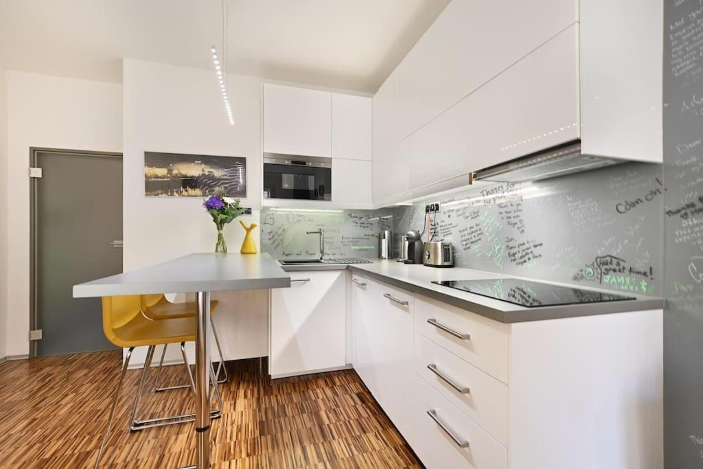 Smart & Luxury Old Town Apartment Прага Екстериор снимка